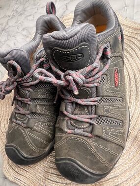 KEEN Utility Steel Toe Work Shoes Women’s 7 Wide EH Slip Resistant Grey Leather